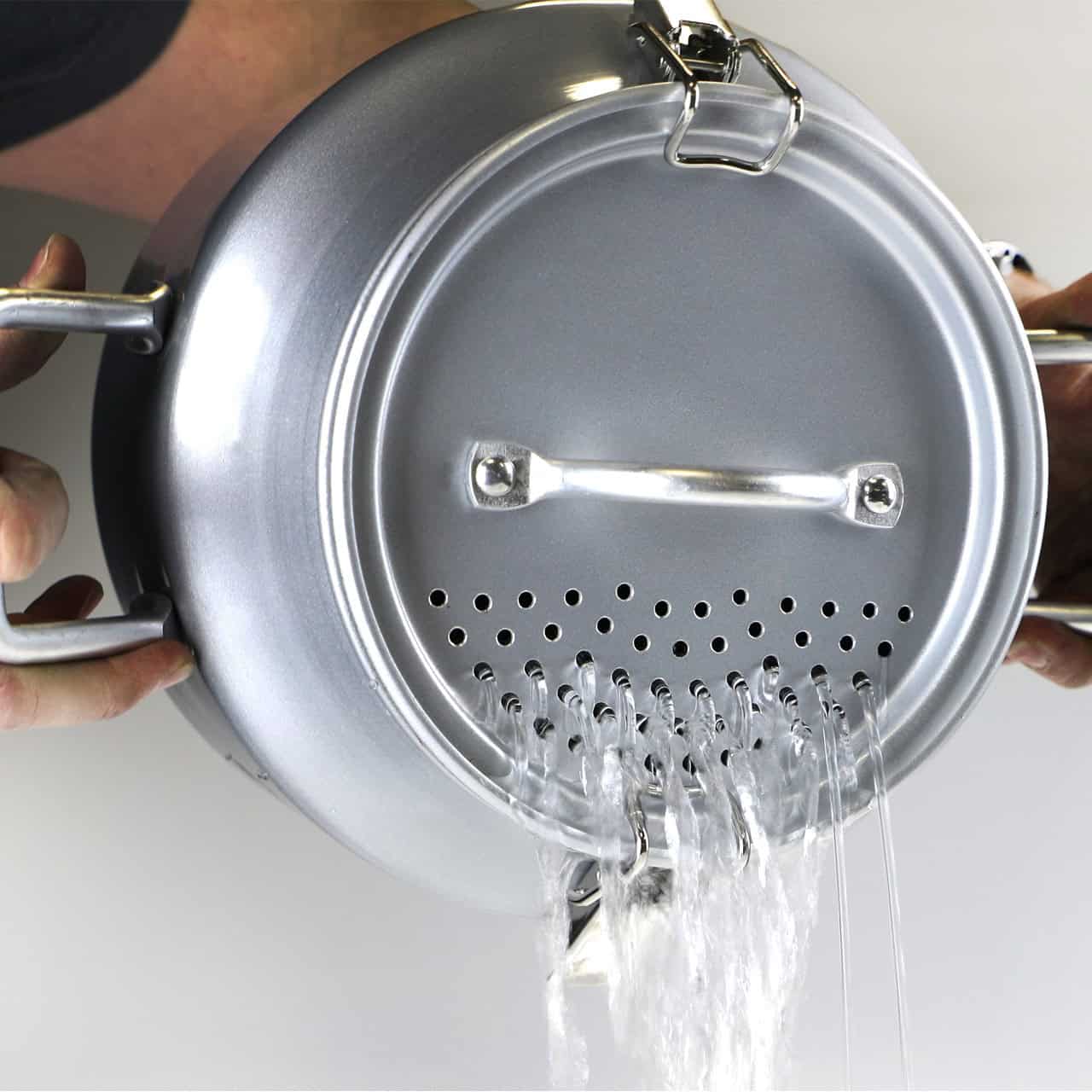 https://www.cancooker.com/wp-content/uploads/2020/10/products-Strainer_Lid_pouring_liquid__24054.1603290885.1280.1280.jpg